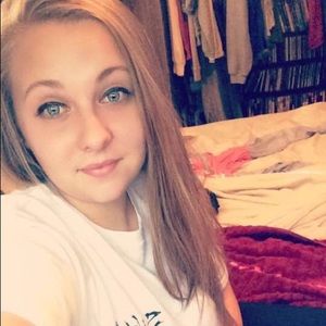 Meet your Posher, Kayla